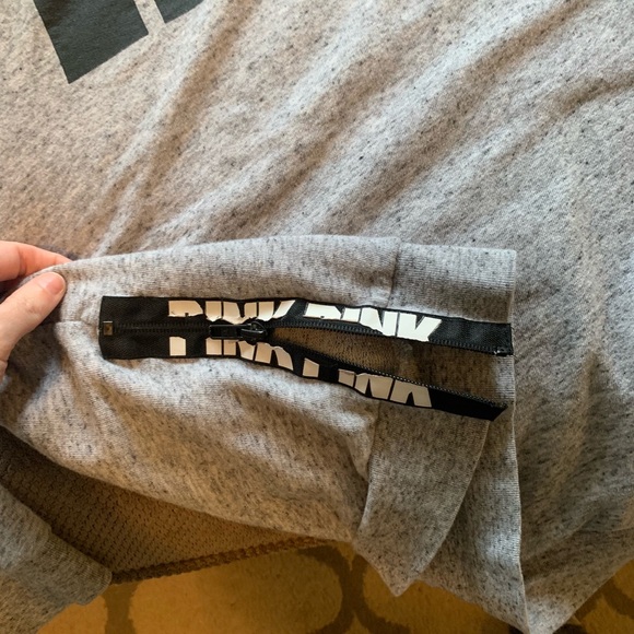 Victoria Secret_PINK grey sweatshirt - Picture 4 of 6
